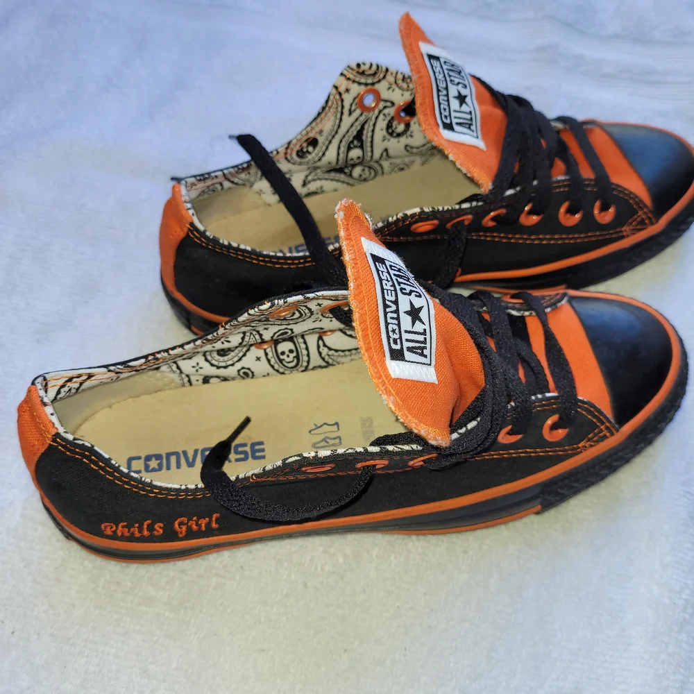 Convers All-Star Sneakers Black and Orange Low-Top  Men 8.5 (Women 6.5)